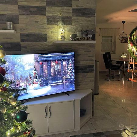 Villa Tratea - With A Heated Pool Tomici Екстер'єр фото