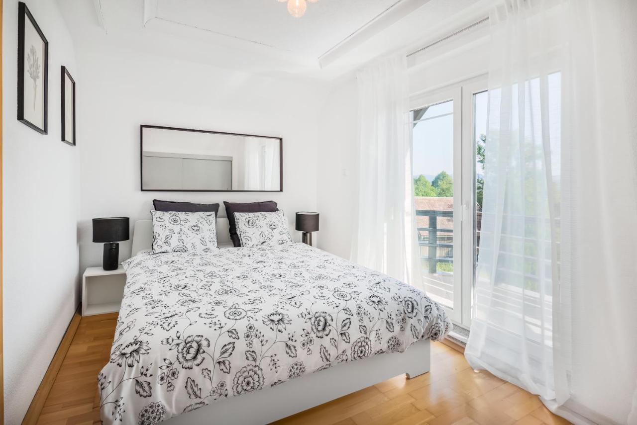 Villa Tratea - With A Heated Pool Tomici Екстер'єр фото