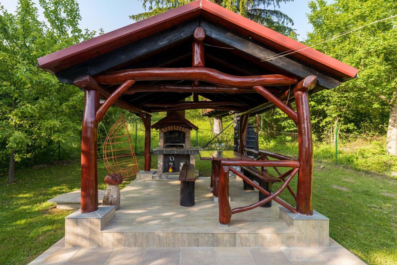 Villa Tratea - With A Heated Pool Tomici Екстер'єр фото