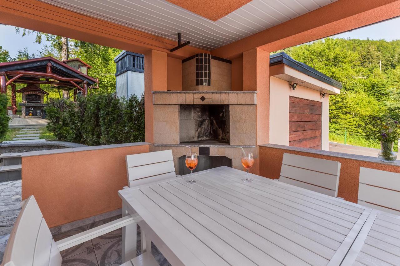 Villa Tratea - With A Heated Pool Tomici Екстер'єр фото